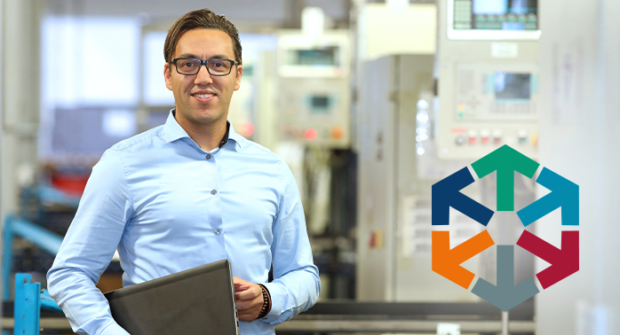 First-Service-Mitarbeiter am Bildschirm